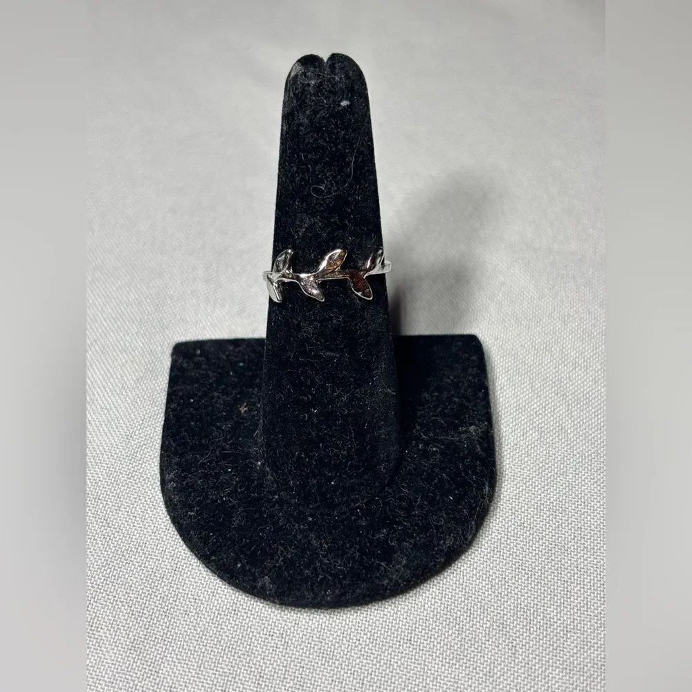 New! Leaves Silver Tone Ring Size 7 Costume Jewelry Hypoallergenic